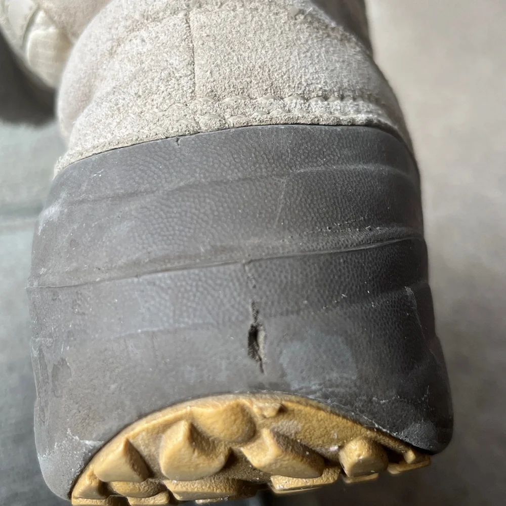 Columbia Women's Tan and Gray Winter Boots Sz 9
